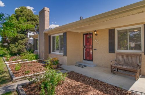 3390 Ash St, Denver, CO 80207-1820