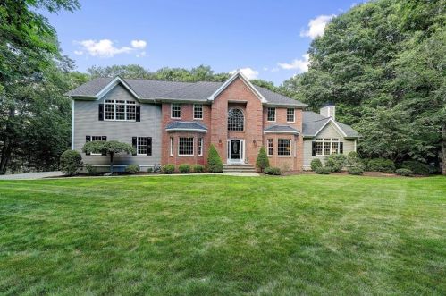 20 Keyes Ct, Warwick, RI 02818-1450