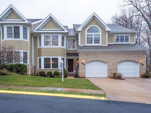 1202 Woodbrook Ct, Herndon, VA 20194-1344