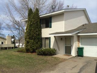 3815 Heather Dr, Saint Paul MN  55122-1624 exterior