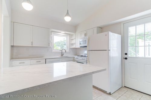 545 Summit Dr, Point Pleasant Beach, NJ 08742-2782