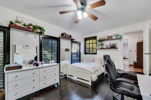 1664 Las Flores Dr, Glendale CA  91207-1200 exterior