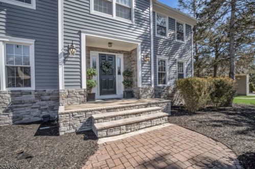 832 Dow Rd, Bridgewater, NJ 08807-1171