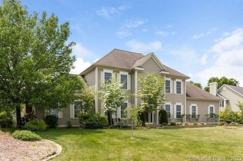 27 Sable Dr, Gales Ferry, CT 06339-1662