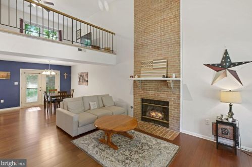 13468 Photo Dr, Woodbridge VA  22193-3930 exterior