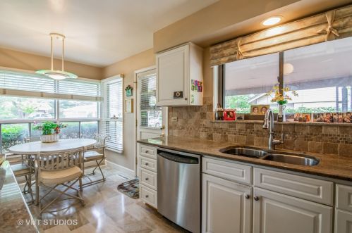 823 Appletree Ln, Bannockburn, IL 60015-2765