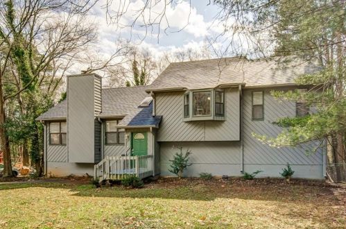 223 Station Ln, Kennesaw, GA 30144-2118