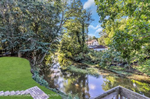 718 Grassmere Ave, Tinton Falls NJ  07712-4333 exterior