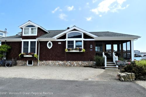 3300 Moonrise Ln, Lavallette, NJ 08735-1110
