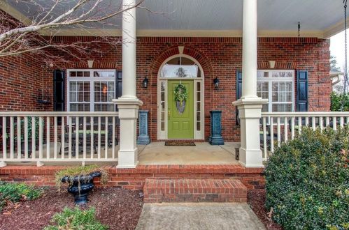 125 Blue Grass Way, Oxford, GA 30054-4070