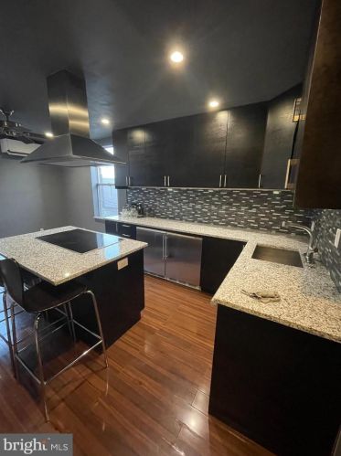 1703 9th St, Philadelphia, PA 19122-0028