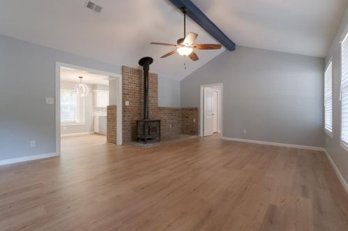 15 Robinhood Dr, Conroe TX  77301-1665 exterior