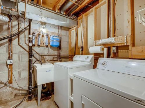 1700 Hickory Hill Dr, Saint Paul MN  55122-2410 exterior