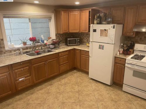 22739 1st St, Hayward, CA 94541-4221