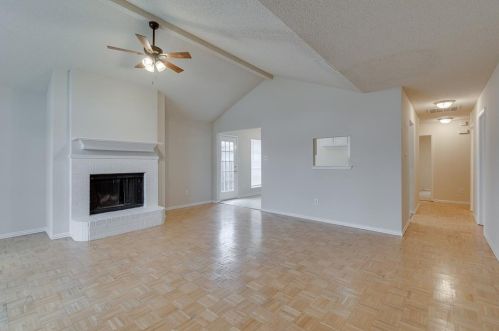 2421 Kelton St, Fort Worth TX  76133-8198 exterior