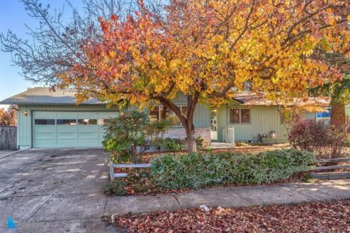 1235 Jasper St, Medford, OR 97501-3785