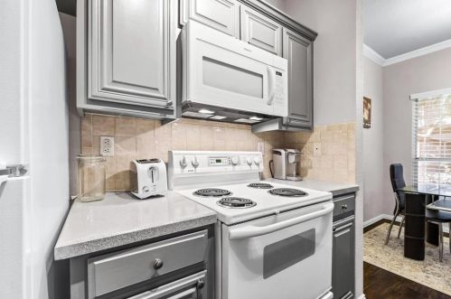 2402 Southlake Ct, Irving TX 75038-5654 exterior