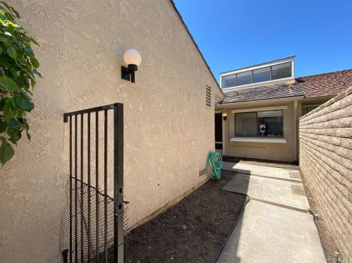 17251 Chestnut, Irvine CA  92612-2316 exterior