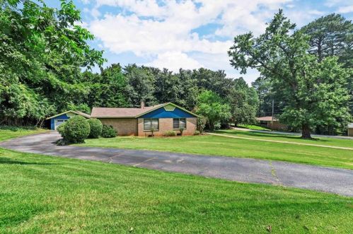 3333 Flowers Dr, Atlanta GA  30337-1001 exterior