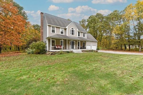 7 Portage Trl, East Hampton, CT 06424-1695
