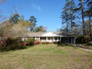1607 Rosewood Dr, Griffin, GA 30223-1051