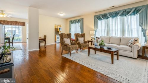 39 Mockingbird Dr, Trenton NJ  08690-3565 exterior