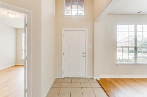 412 Crown Oaks Dr, Fort Worth TX  76131-4266 exterior