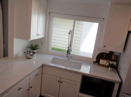 807 Windcrest Dr, Carlsbad, CA 92011-3713