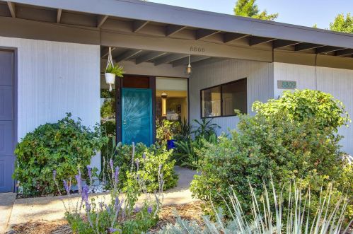 8809 Williamson Dr, Elk Grove, CA 95624-1826