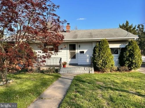 31 Holt Cir, Trenton, NJ 08619-1605