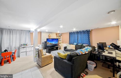 36 Copperfield Dr, Trenton NJ  08610-2031 exterior