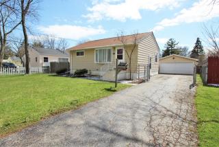 2331 Chinook Rd, Waukegan, IL 60087-4664