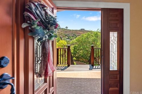 11712 Walnut Rd, Lakeside, CA 92040-5625