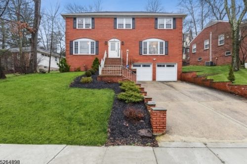 46 Rock Spring Ave, Town Center, NJ 07052-2633
