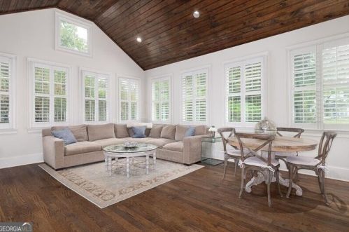 490 Franklin Rd, Atlanta GA  30342-2766 exterior