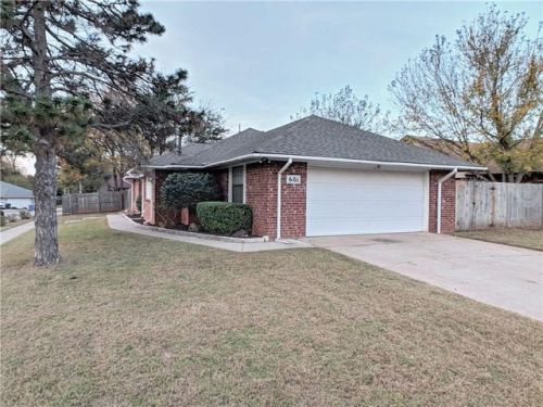 601 Golden Eagle Dr, Norman, OK 73072-8145