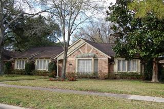 8402 Braesview Ln, Houston TX  77071-1120 exterior