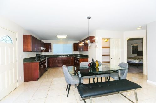 1009 13th Ave, Honolulu HI  96816-3835 exterior