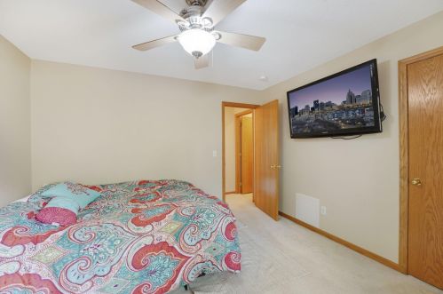 3235 Dodd Ln, Saint Paul MN 55121-2305 exterior