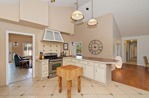 1236 Bradley St, Riverside CA 92506-5408 exterior