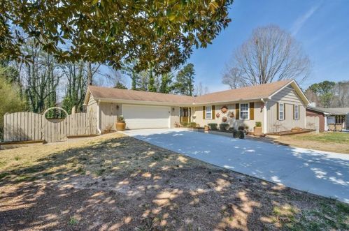 3215 Sage Dr, Marietta, GA 30066-4722