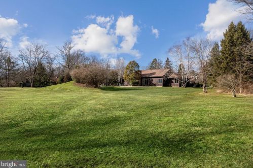 1 Hemlock Ct, Princeton NJ  08540-4708 exterior