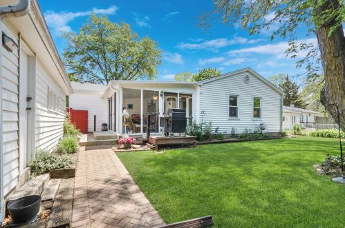 274 Forest Pl, Buffalo Grove, IL 60089-2124