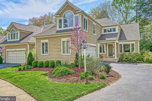 1314 Pavilion Club Way, Herndon, VA 20194-1338