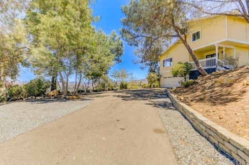 11321 Manzanita Rd, Lakeside, CA 92040-1051