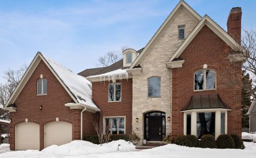 316 Hudson Ave, Willowbrook, IL 60514-1332