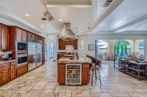 1814 Main St, Huntington Beach CA  92648-2725 exterior