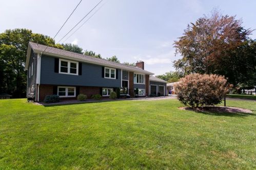 30 Countryside Dr, Providence, RI 02904-3419