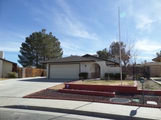 534 El Prado Dr, Ridgecrest, CA 93555-3317
