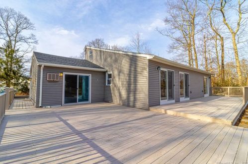 6 Indian Wood Rd, Niantic CT  06357-1021 exterior